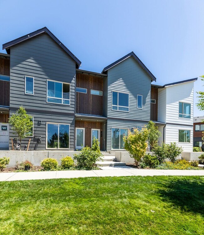 Building Photo - 32766 Ten Trails Pkwy SE