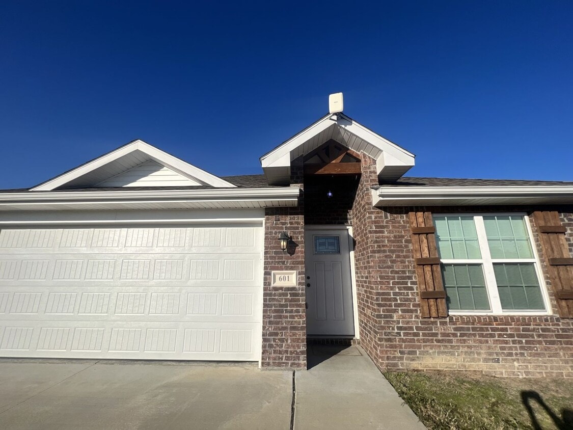 Primary Photo - COMING SOON: Beautiful 4 bedroom/ 2 bathro...