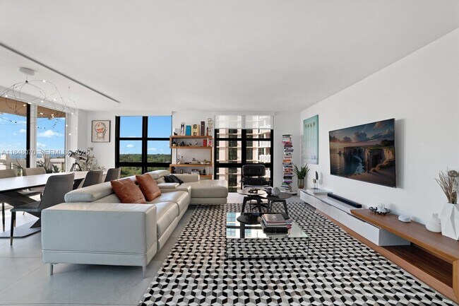 Building Photo - 1121 Crandon Blvd