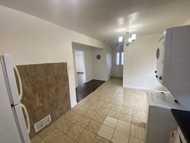 Building Photo - 89 Cleta Dr