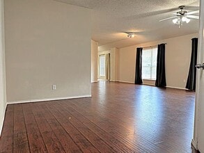 Building Photo - 9805 Nixon Dr