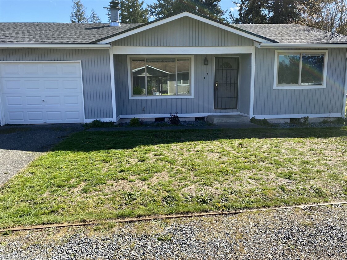 Primary Photo - 2 br, 1 bath Duplex - 19016 B St E A