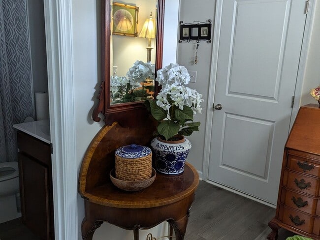 Building Photo - Fully Furnished 3 Bedroom Single Family Ho...