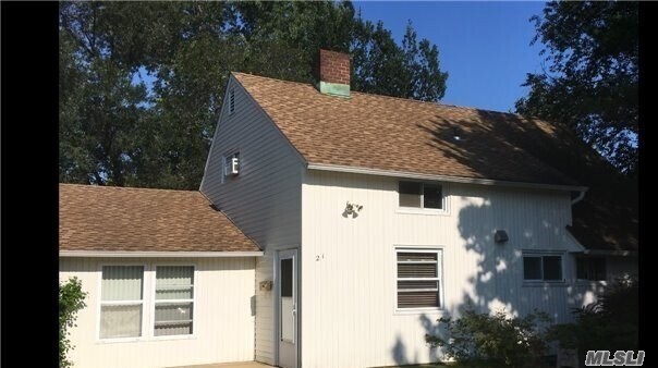 Primary Photo - 21 Bridge Ln