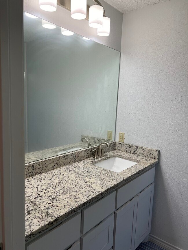 Building Photo - 1749 Bluebonnet Ln