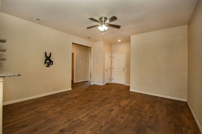 Foto del edificio - House for Lease in Denison