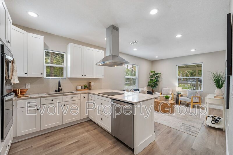 Foto principal - 2807 S Brown Ave