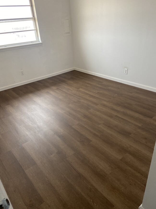 Building Photo - 1167 Pine St, Unit 8