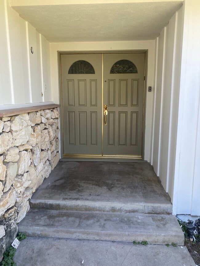 Entry - 5419 Murietta Ave