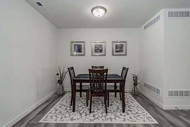Foto del edificio - 3006 Rising Sun Rd