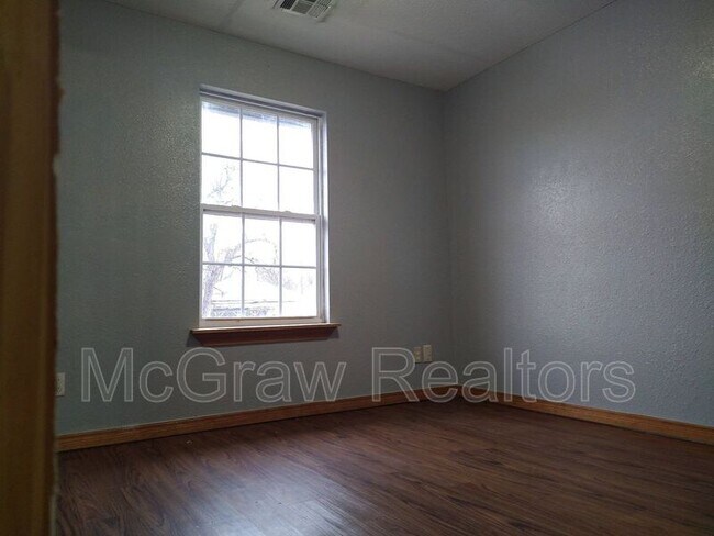 Foto del edificio - 218 E 14th St