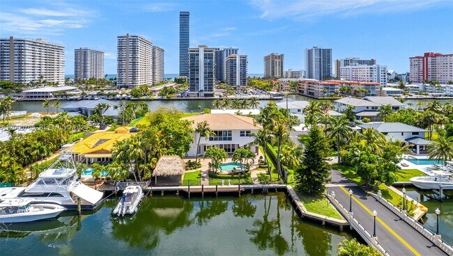 Foto del edificio - 552 Palm Dr
