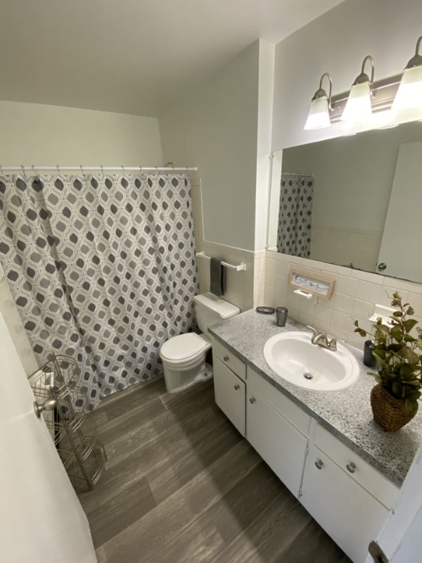 Foto del edificio - 1005 Hickory Hill Ln