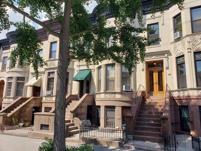 Building Photo - 551 9th St