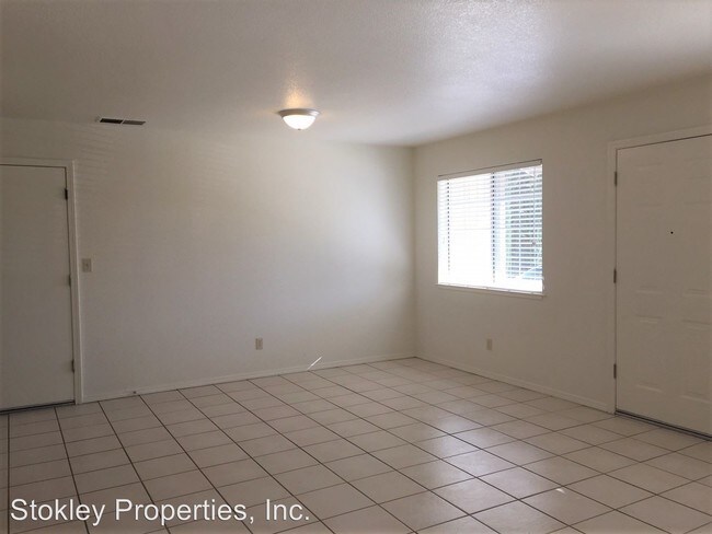 Building Photo - 127 Pasco Dr