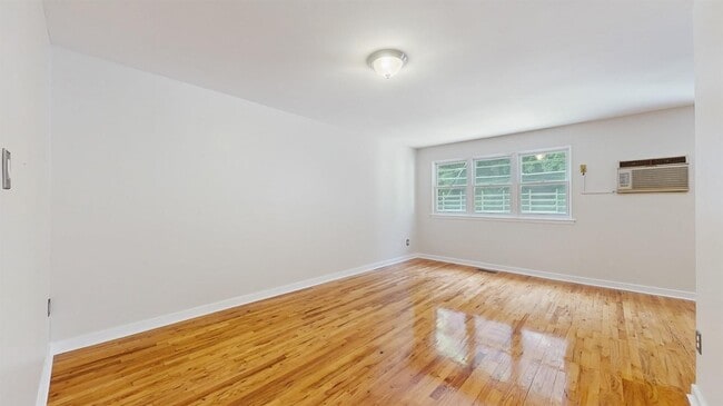 Building Photo - 273 W 254th St