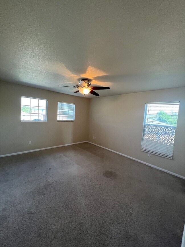 Building Photo - 3304 John Porter Dr