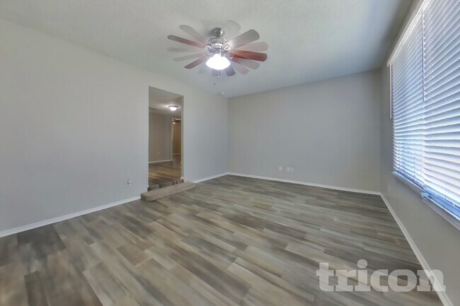 Foto del edificio - 3601 W Country Gables Dr