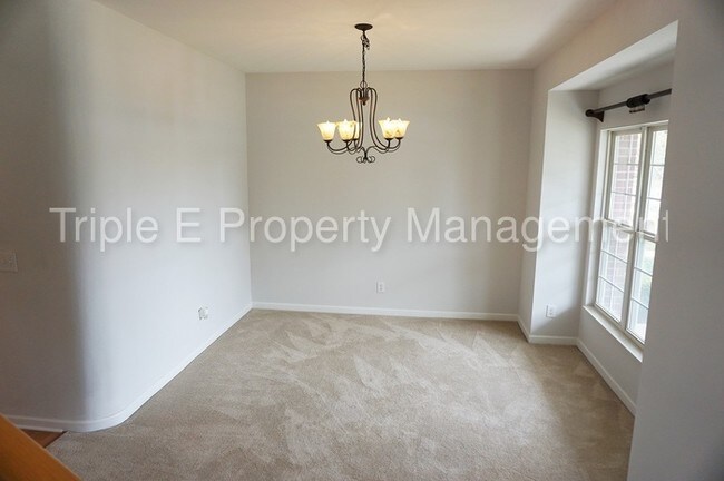 Building Photo - 1234 Middlebury Dr