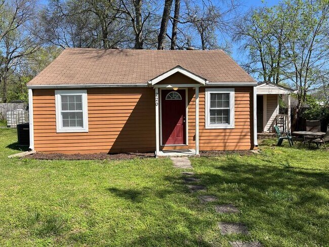 Building Photo - Charming 2 Bedroom House in Woodbine