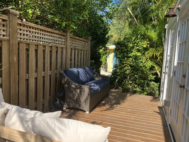 Building Photo - 1 level Old town home w/heated pool, parki...