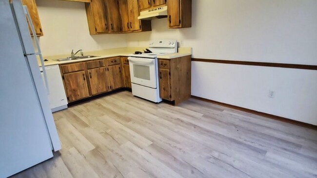 Building Photo - 5958 Red Oak Dr