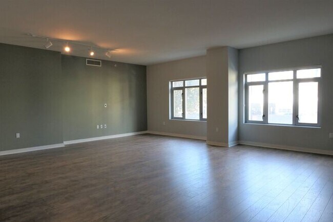 Building Photo - 2 bedroom 2 full bath condo in downtown Sa...