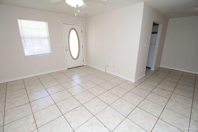 Building Photo - 7135 Pearson Rd