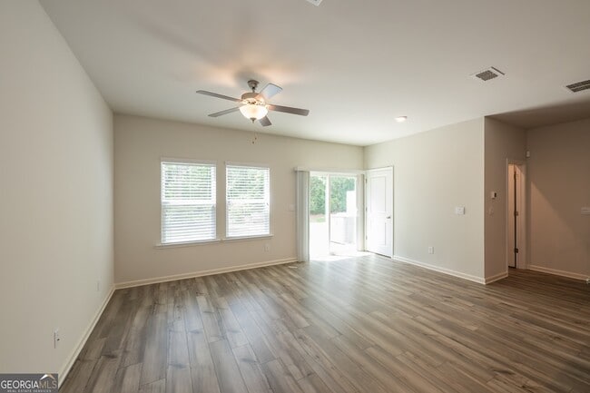 Building Photo - 1585 Villageside Ct