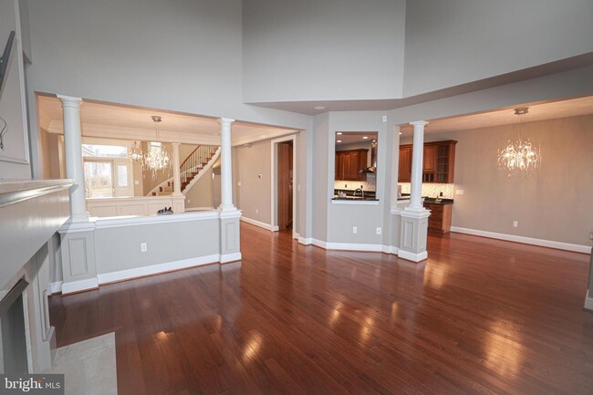 Building Photo - 18314 Fairway Oaks Square