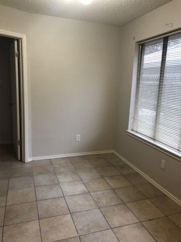 Foto del edificio - 7407 Akron Ave
