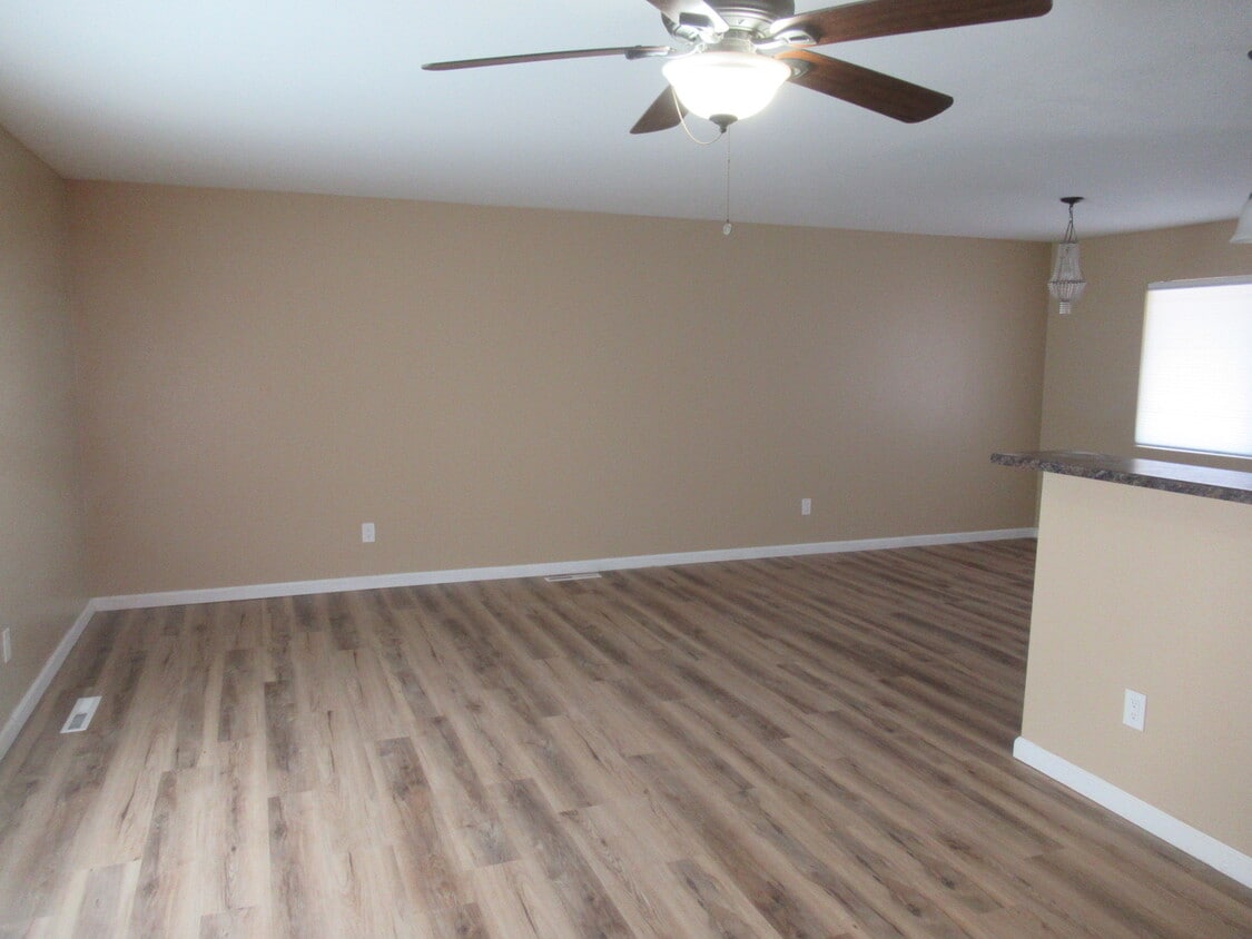 Photo - 1410 Auburn Dr-A