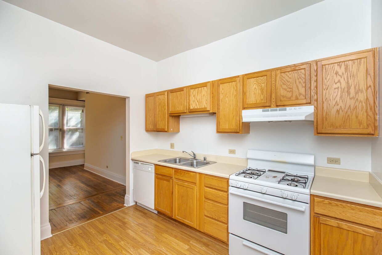 Primary Photo - 1414 W Leland Ave