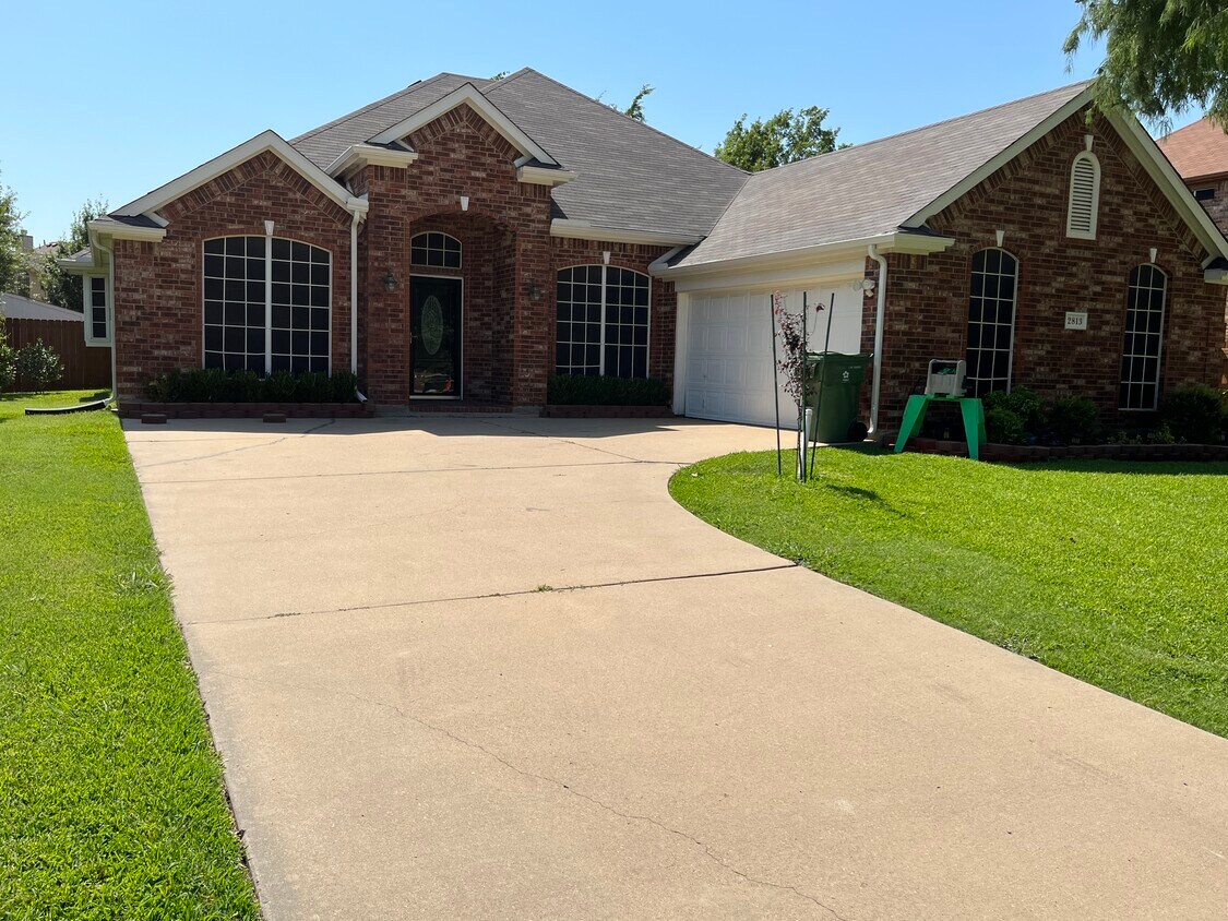 Primary Photo - 2813 Claremont Dr