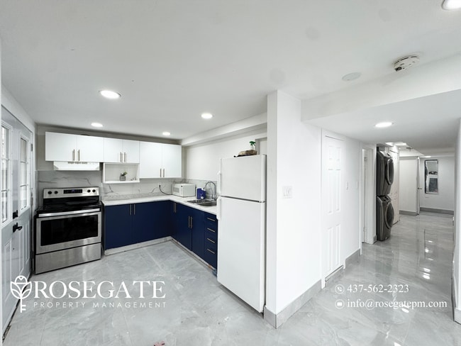 Photo du bâtiment - BRAND NEW 3 BEDROOM 2 BATHROOM WALKOUT BASEMENT