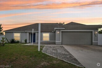 Building Photo - 1534 SW Jacksonville Ave