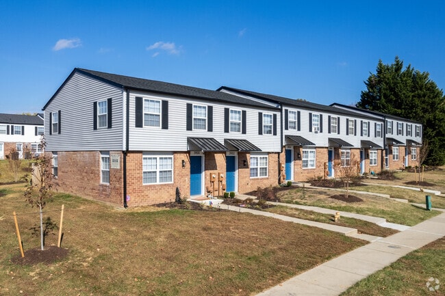 Building Photo - Village Of Carrollwood