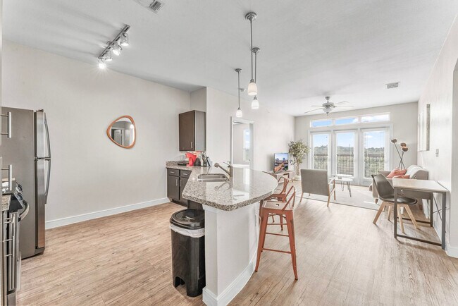 Building Photo - 501 E Oltorf St