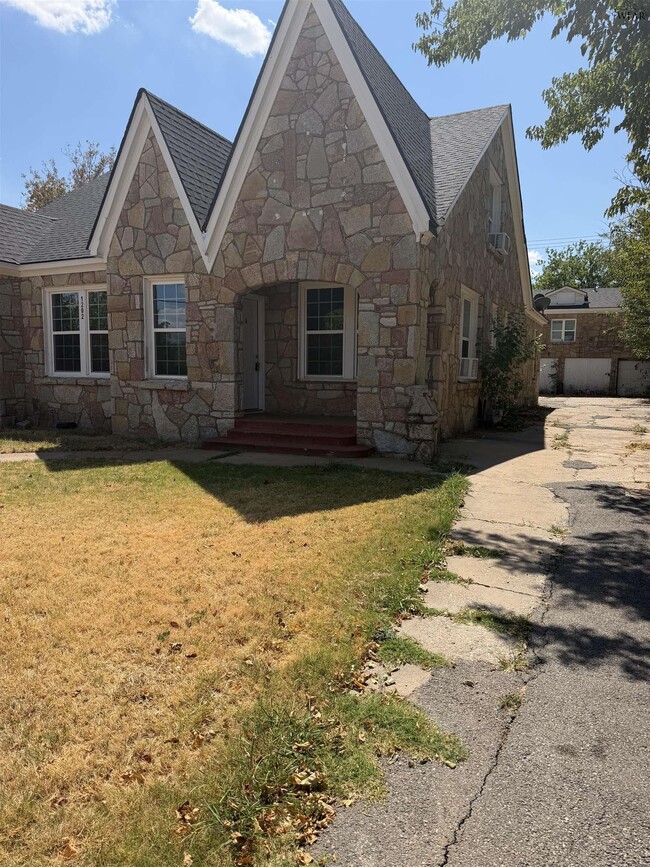 Building Photo - 1202 Austin St