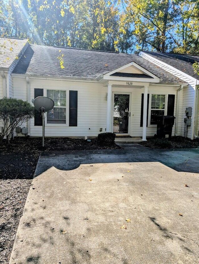 Foto principal - 9020 Baker Ct