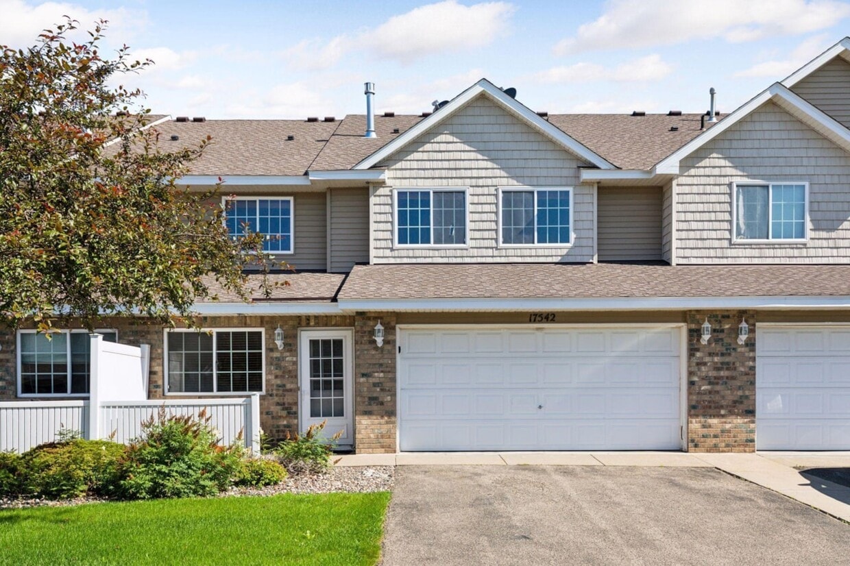 Building Photo - 17542 Gillette Way