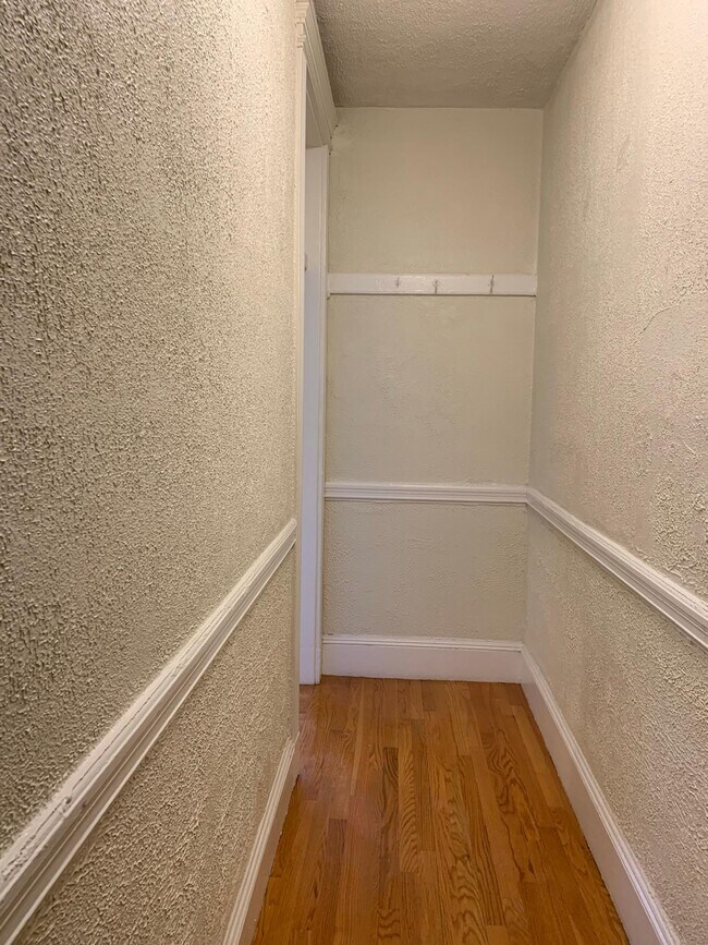 Building Photo - 136 Hemenway St