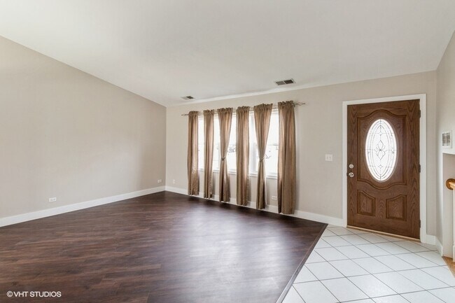 Building Photo - 2781 Hillsboro Ln
