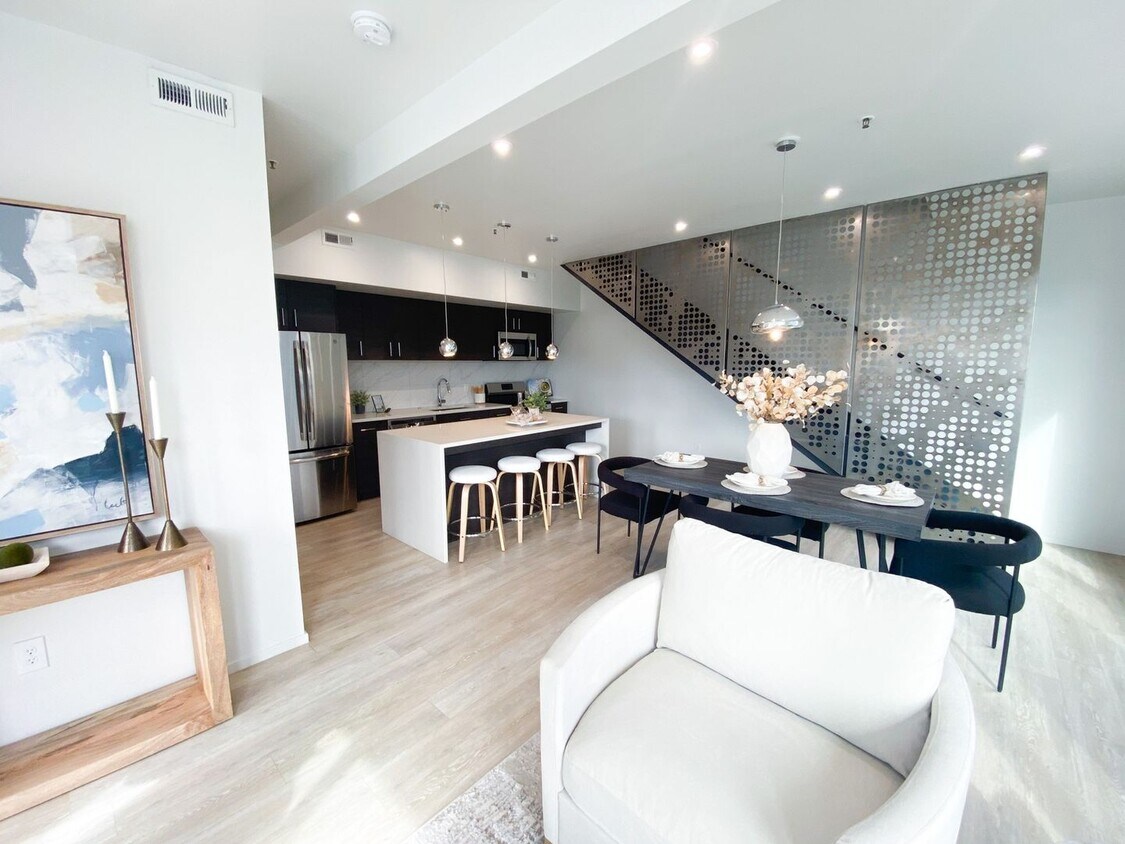 Primary Photo - Modern 2BR Townhome w/ 2-Car Garage + 2.5 ...