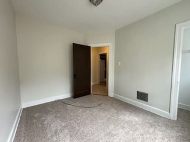 Building Photo - 2530 Berdan Ave
