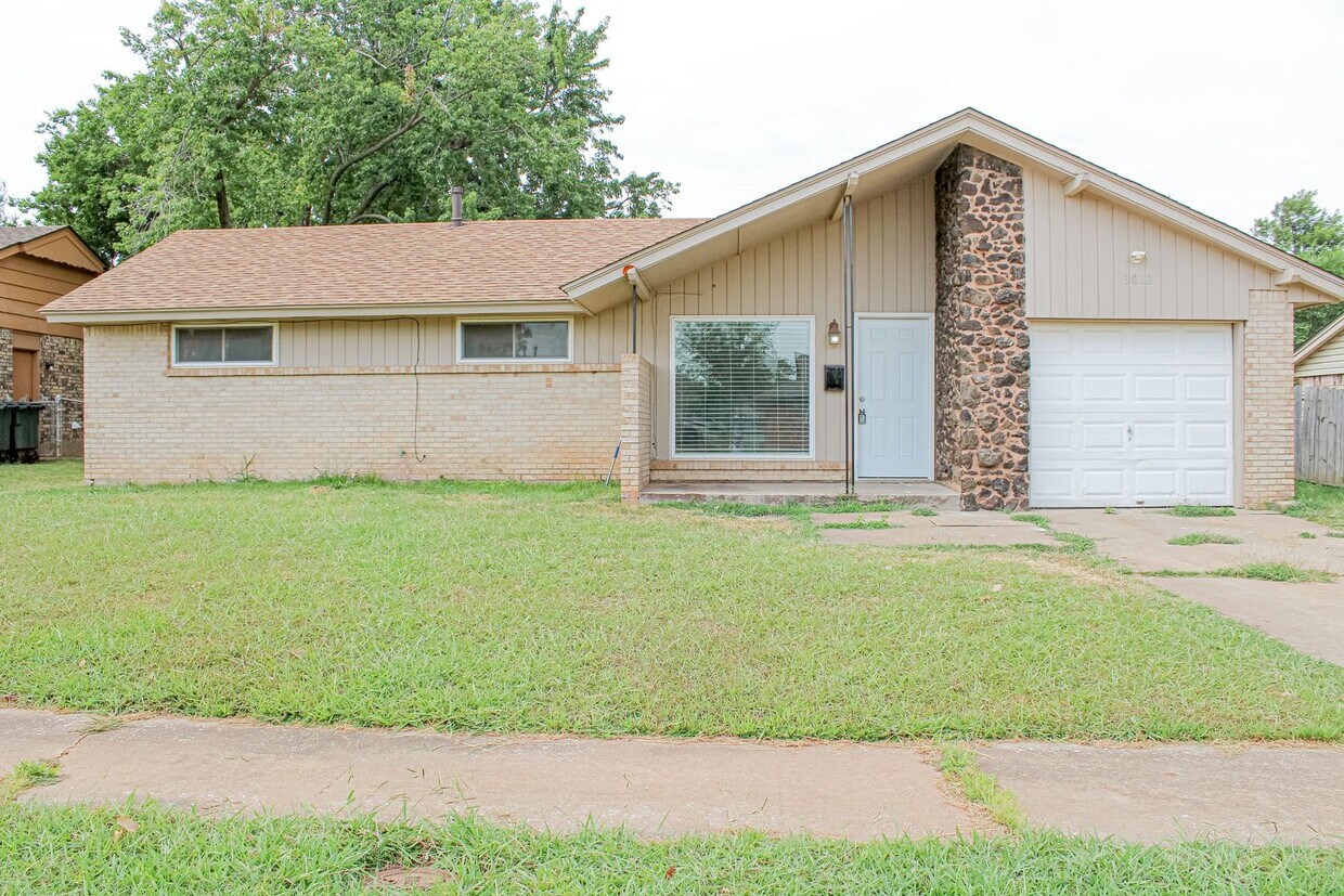 Primary Photo - MOVE IN READY! Remodeled 3 Bed / 1 Bath in...
