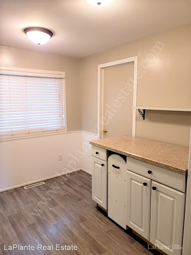 Building Photo - 3 br, 1 bath House - 2105 Sandown Road