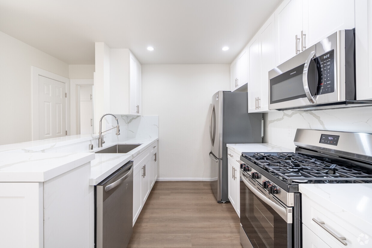 Primary Photo - Enclave 693