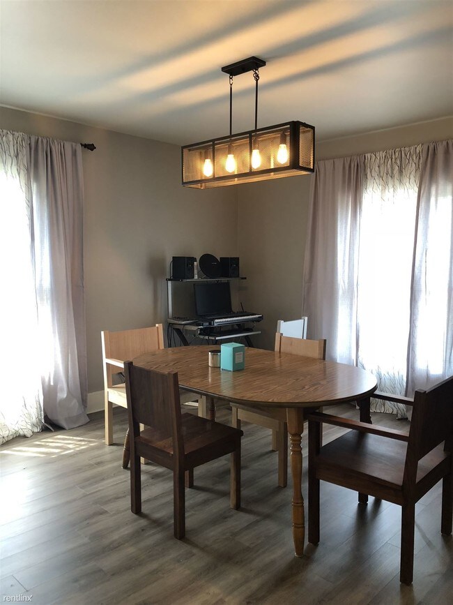 Foto del edificio - 3 br, 1 bath  - 1016 11th St NW