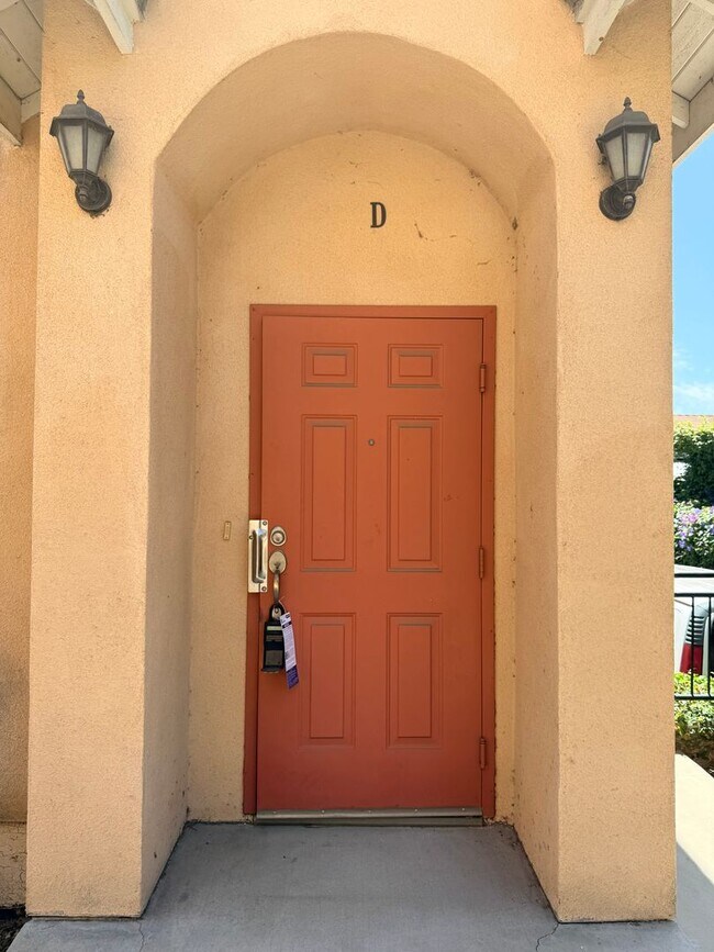 Building Photo - 3317 Del Mar Ave